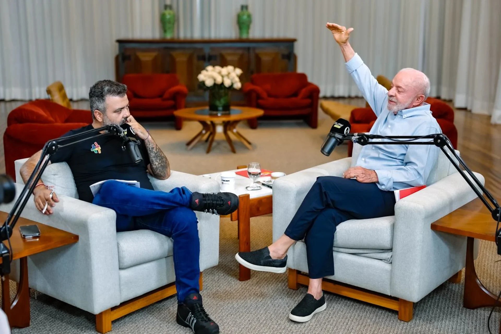 Podcast com Lula teve o triplo de audiência da live de Flávio Bolsonaro