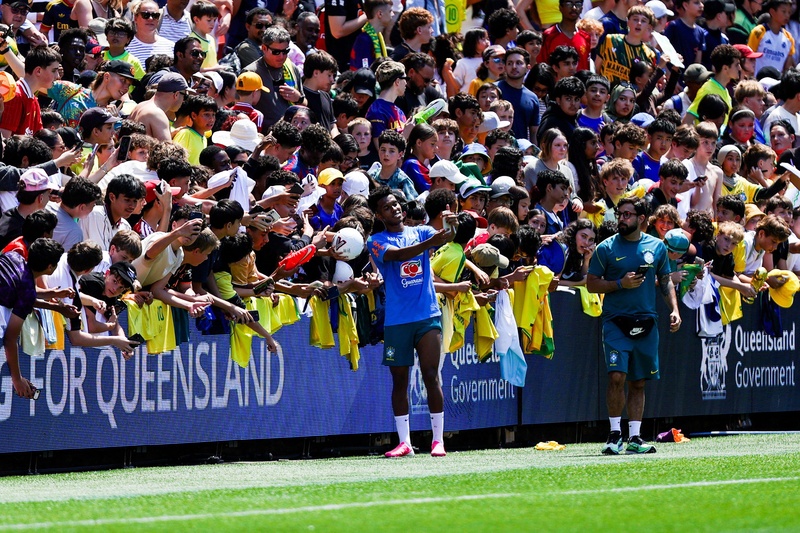 Com 43 jogos fora em 47 amistosos, seleção brasileira é a que mais joga longe de sua torcida entre potências