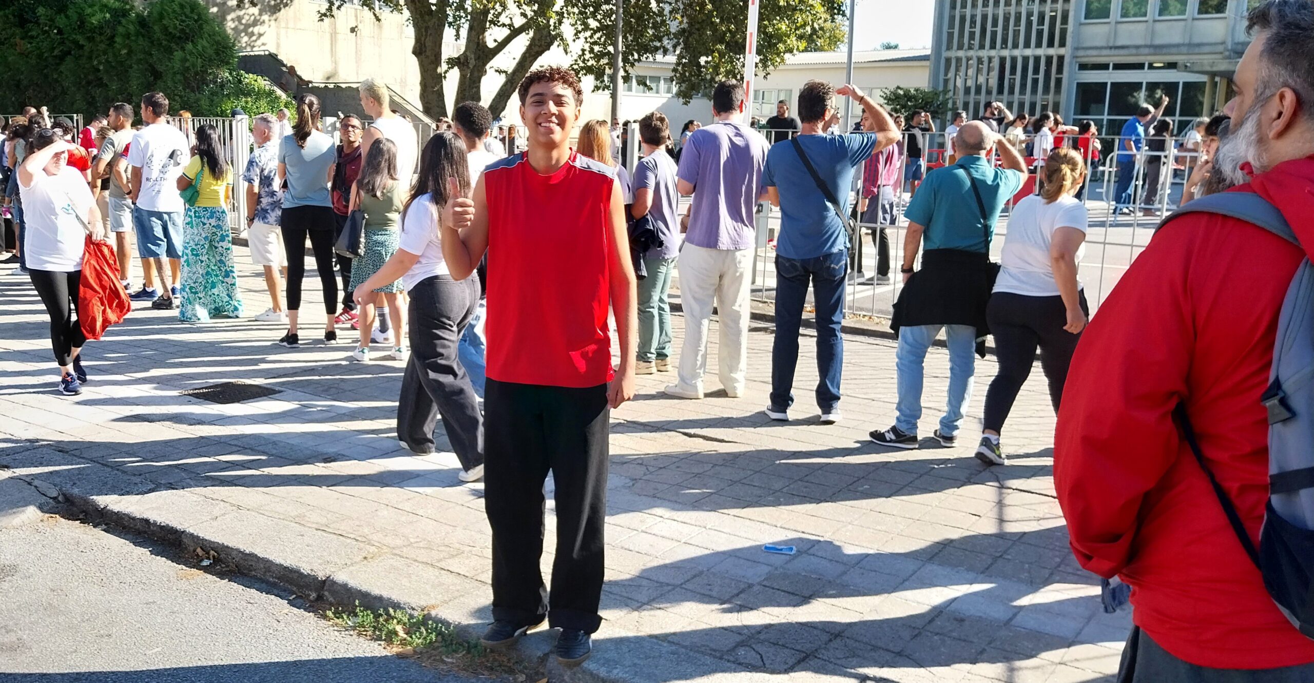 Longas filas logo na abertura das urnas em Portugal
