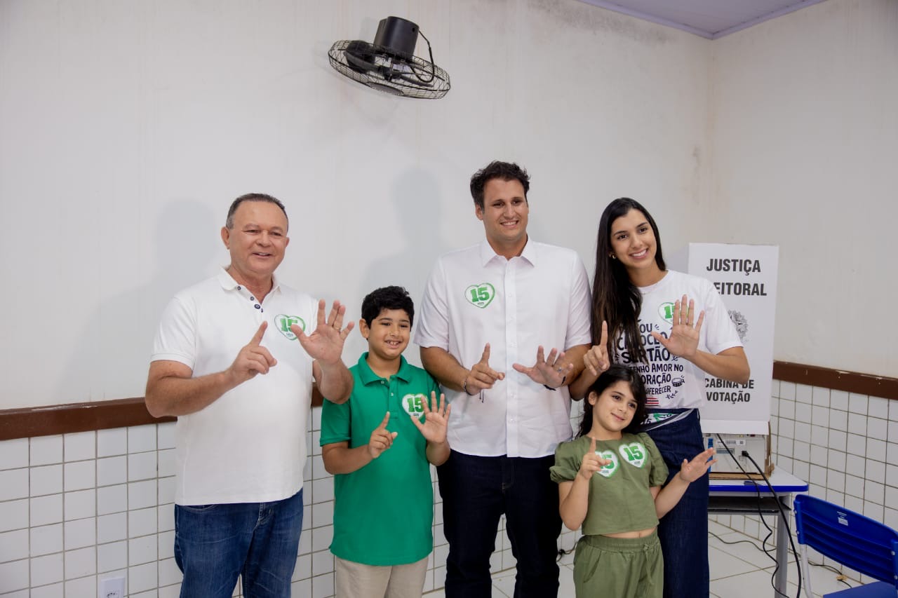 Orleans Brandão vota em Colinas ao lado da família e manifesta confiança na vitória