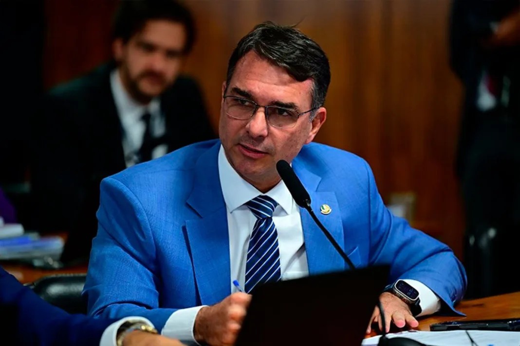 Grupo de Flávio Bolsonaro tenta esvaziar debate sobre fim da 6×1, mas sessão está mantida