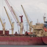 Petróleo fecha em alta de 4% com ataques no Oriente Médio, apesar de falas de Trump