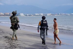 Furacão Simon ganha força na costa do Pacífico do México e ameaça região turística | Mundo