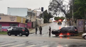 Homem armado com faca invade creche e mantém 13 crianças reféns em Curitiba – Portal do Sampaio