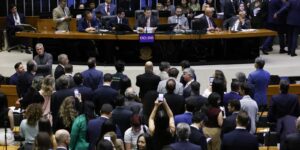 Alcolumbre marca votação da PEC pelo fim da 6×1 para quarta-feira