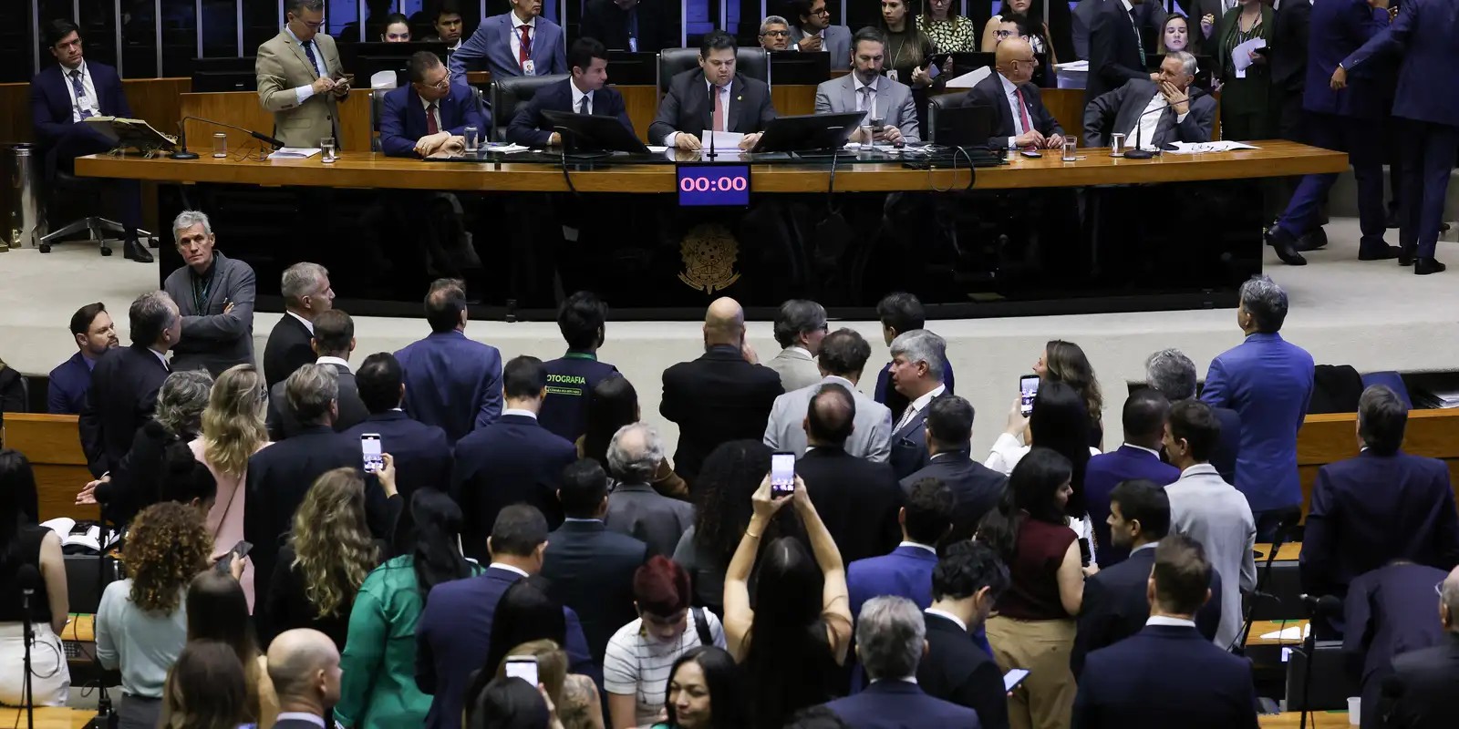 Alcolumbre marca votação da PEC pelo fim da 6×1 para quarta-feira