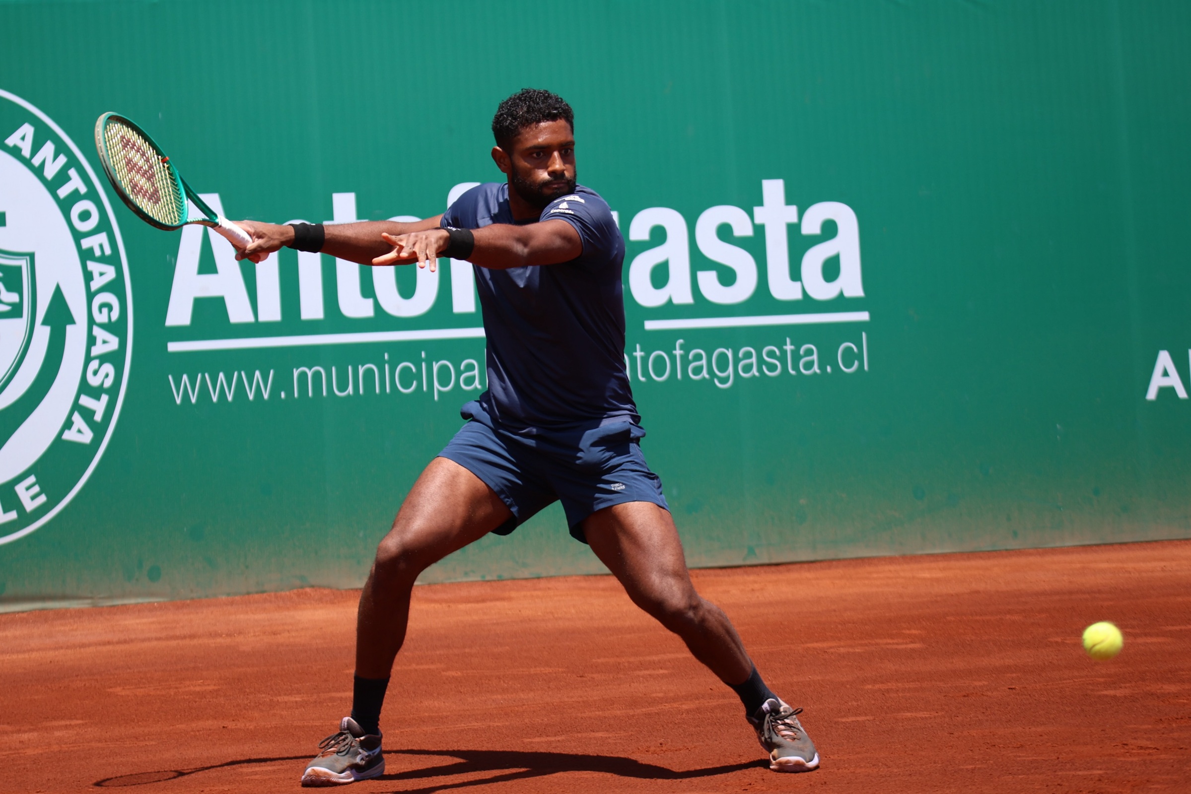 Reis surpreende favorito na semi e garante final brasileira no Chile