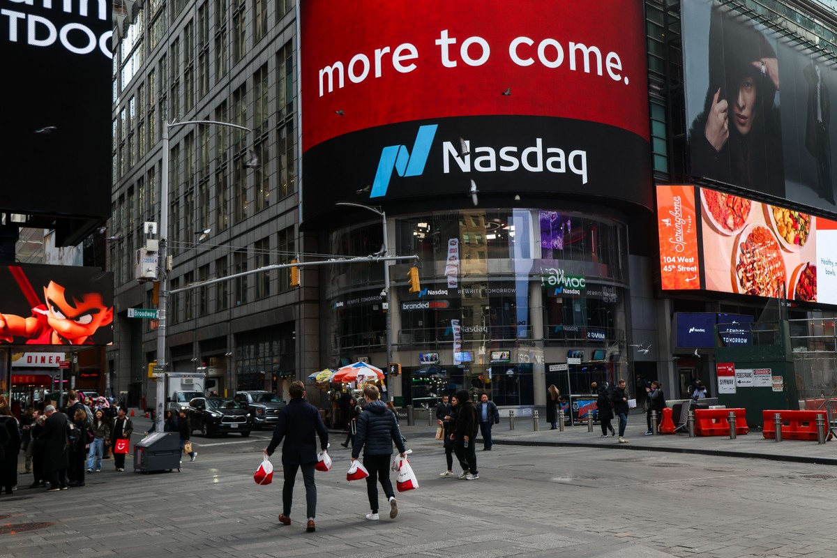 Bolsas abrem mistas em NY em pregão de menor liquidez por conta de feriado nos EUA | Finanças