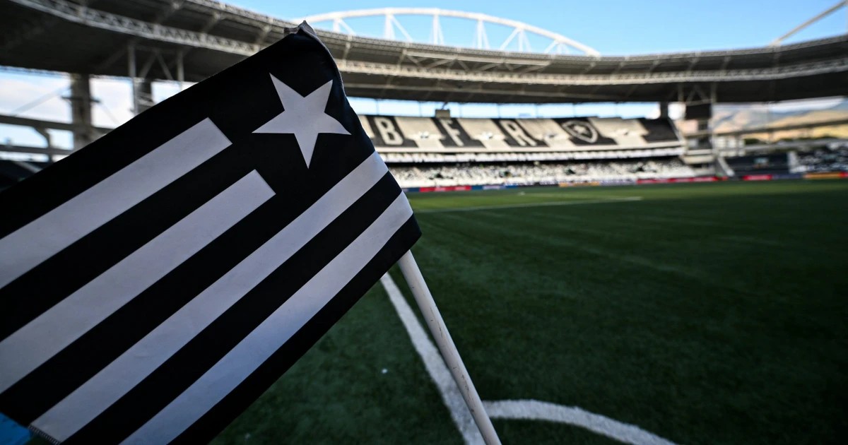 Auditoria da SAF identifica envio de R$ 1,3 bilhão do Botafogo para o Lyon; parte do valor pode ser recuperado