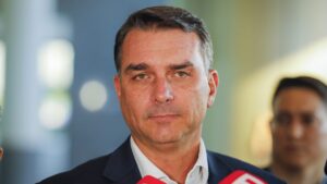 Flávio e oposição não vão a promulgação do fim da 6 X 1