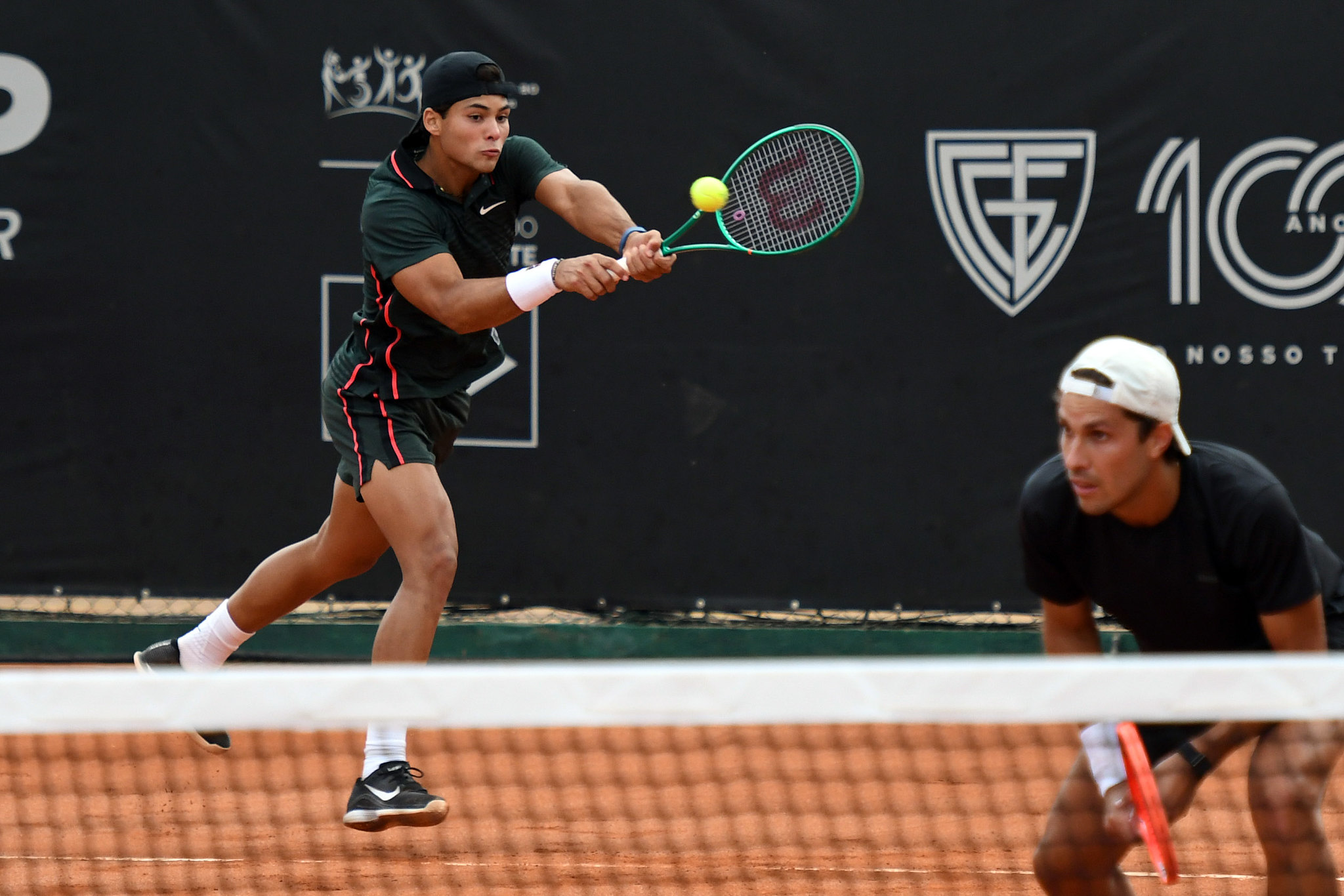 Guto Miguel e Eduardo Ribeiro são finalistas de duplas em Santa Cruz