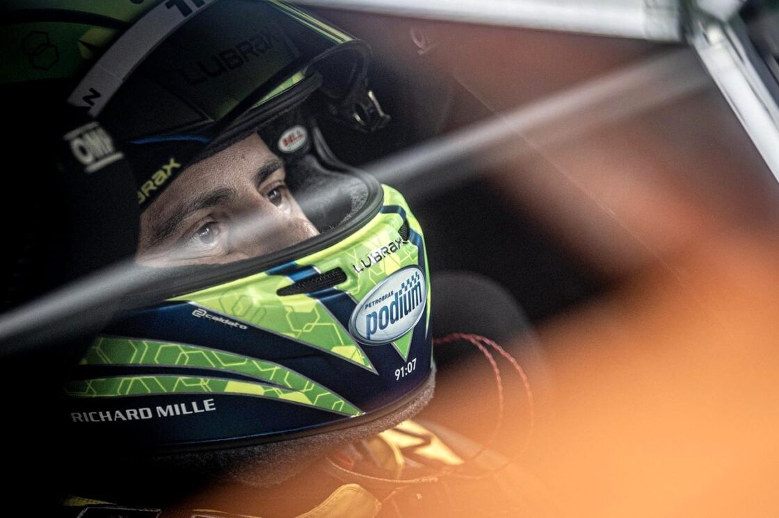 Felipe Massa fica no top-10 nos dois treinos livres e tem início positivo em Cascavel