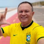 Brandão faz o L de Lula com o verde e amarelo que simbolizou o bolsonarismo no Brasil