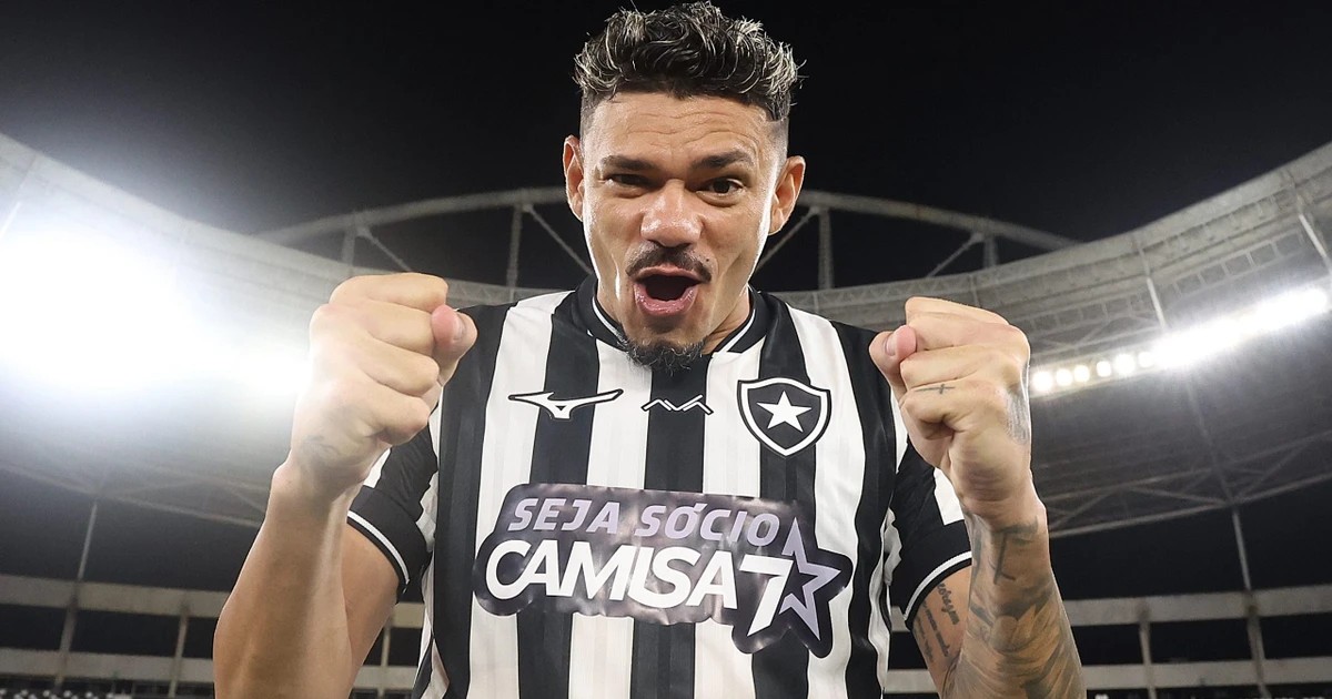 Com contrato com Botafogo até dezembro, Tiquinho não pensa em parar: ‘Enquanto eu tiver lenha para queimar vou dar muito trabalho ainda’