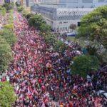 Mobilização em apoio a Lula reúne mais de 50 mil pessoas em Curitiba