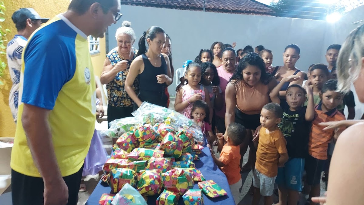 Reginaldo Sibá e Dra. Rejane realizam ação especial para mais de 60 crianças no bairro Vila Angélica, em Timon
