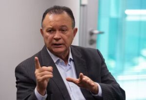 Pressão sobre Brandão: aliados cobram apoio a Flávio