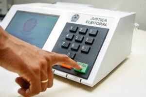 Falta no 1º turno não impede voto no segundo turno