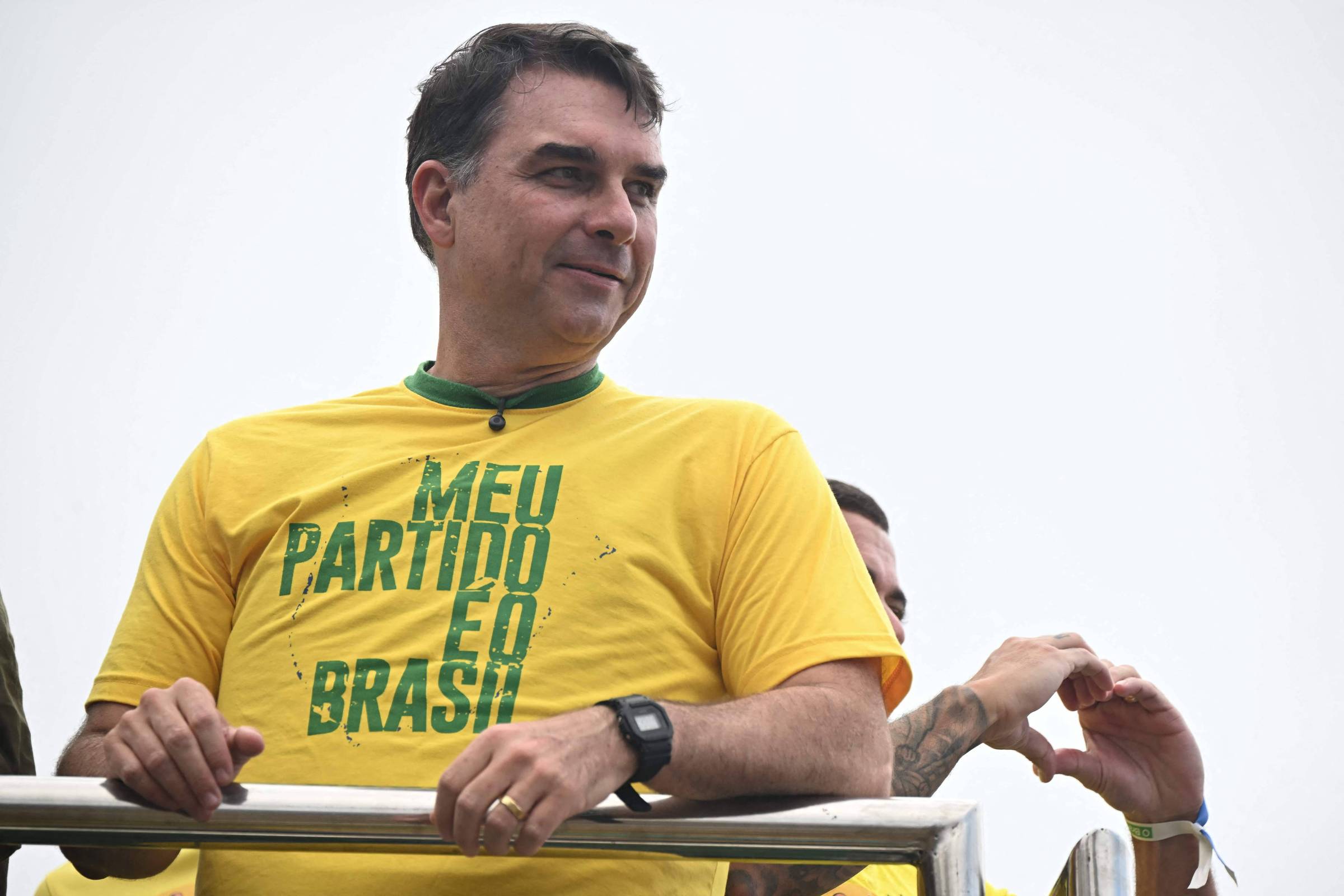 Flávio Bolsonaro recua e desmarca agenda no Maranhão