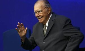 José Sarney é internado em São Luís e passa por cirurgia