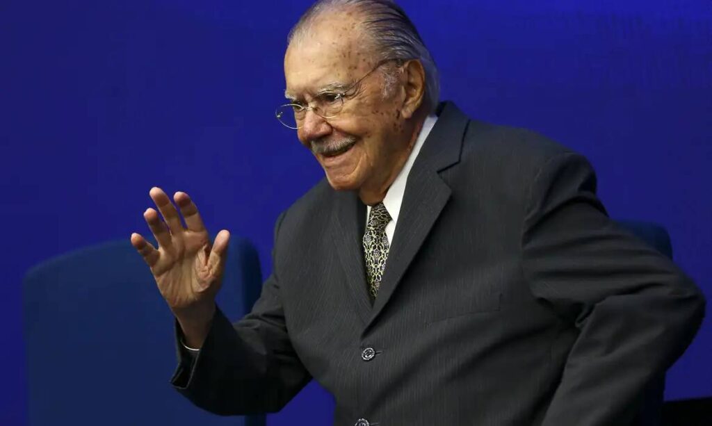 José Sarney é internado em São Luís e passa por cirurgia