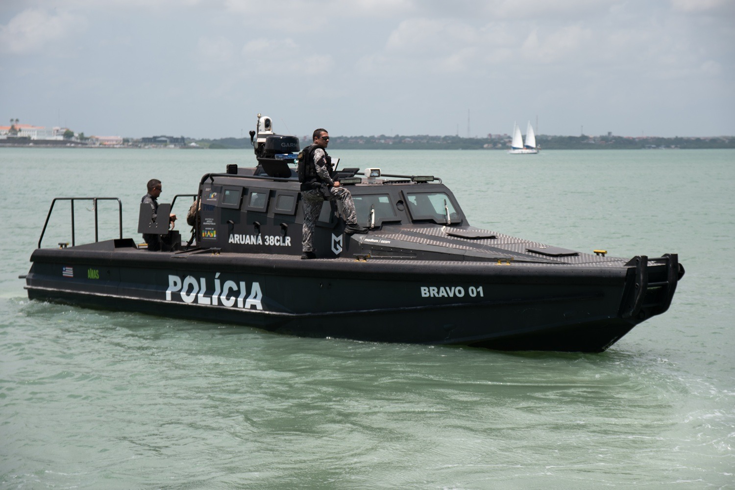 Lanchas da Polícia Militar reforçam combate ao crime
